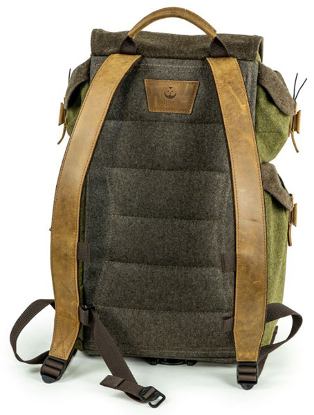 Waldkauz Jagdrucksack Optikauz, abgebildet von der Rückseite, Träger sind in einem hellen Braun gehalten während der Rücken selbst dunkelbraun ist