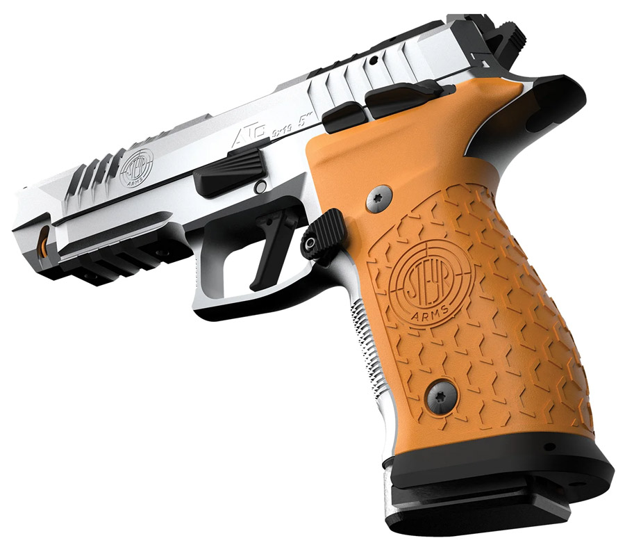 ATC Rock 5 OR von Steyr, Waffe von der Kamera weggedreht und Blick von schräg unten gegen den Griff gerichtet