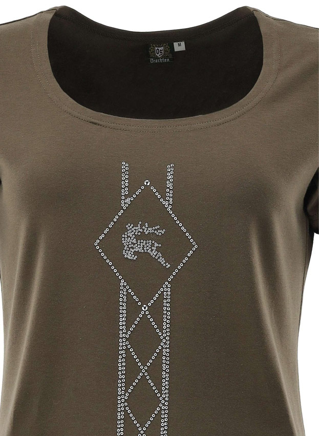 T-Shirt Rundhals Strass von OS Trachten, Detailansicht des Hirsch-Motivs auf der Vorderseite des T-Shirts in der olivfarbenen Variante