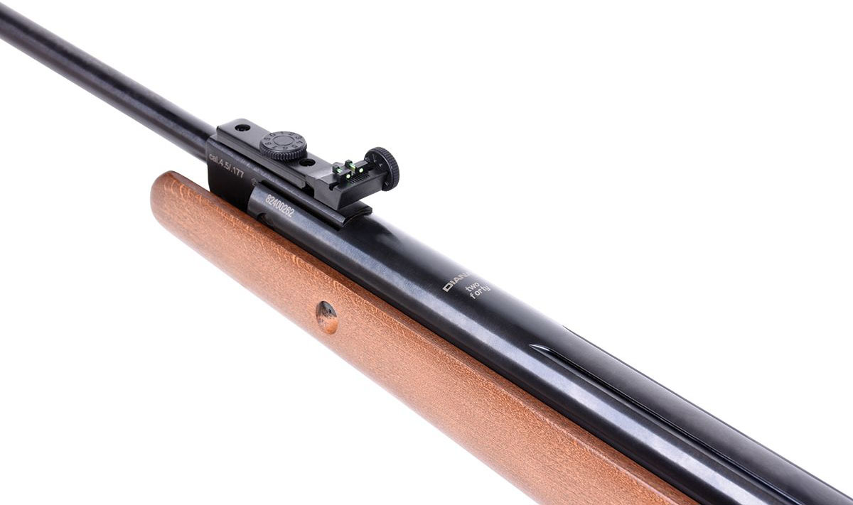 zweite detailaufnahme des laufs am diana two forty luftgewehr mit fokus auf laufprofil