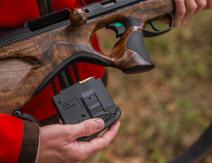 Walther RS3 Heritage Sevenstar, Magazin aus Waffe entnommen und in Hand gehalten